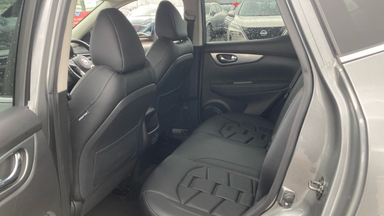 Nissan Qashqai 1.3 DiG-T N-Motion 5dr Petrol Hatchback